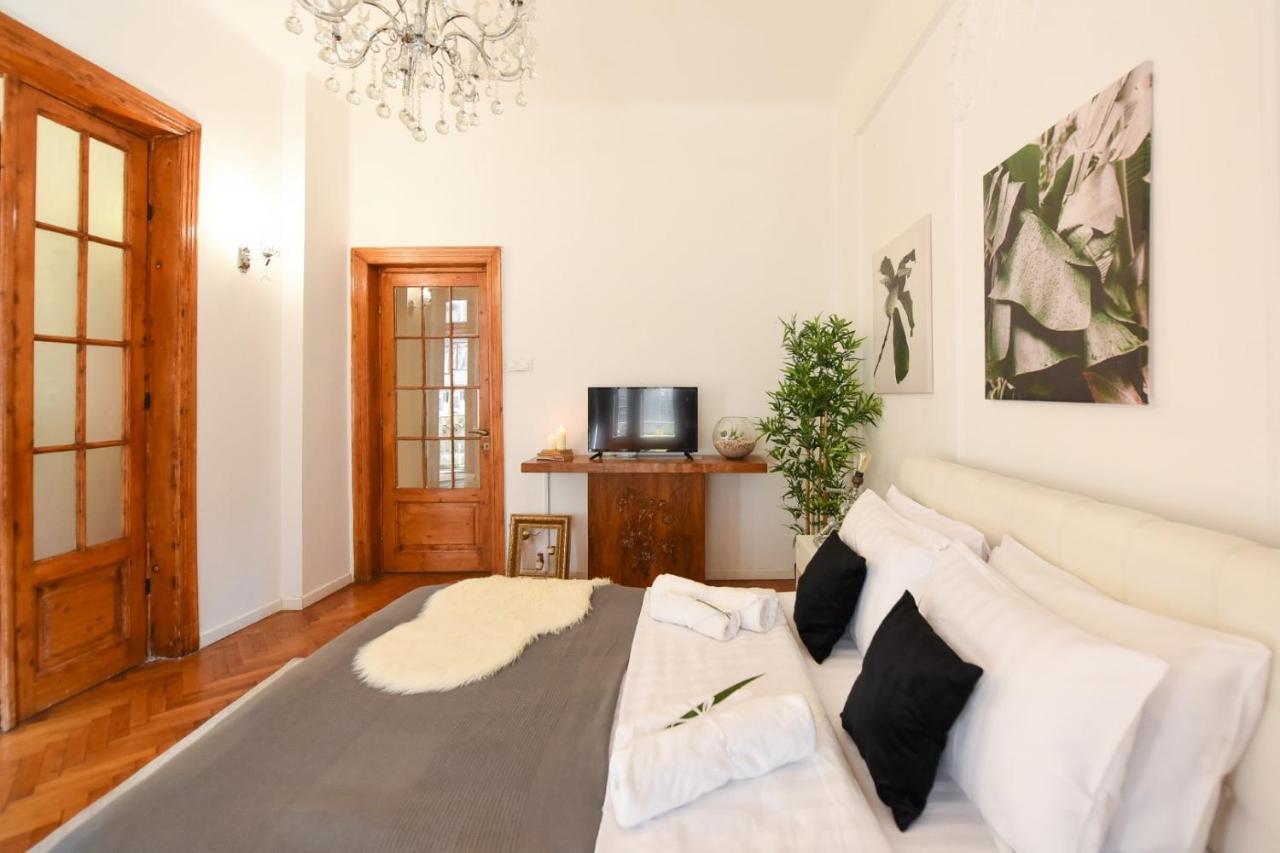 Love.Travel.Explore ♥️Apt W/ Balcony In Old Town Bucareste Exterior foto