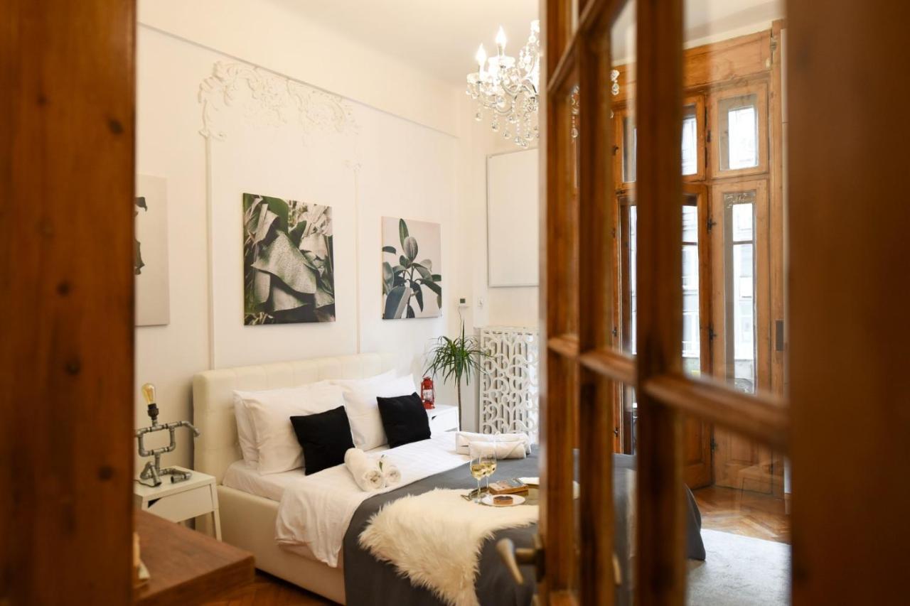 Love.Travel.Explore ♥️Apt W/ Balcony In Old Town Bucareste Exterior foto