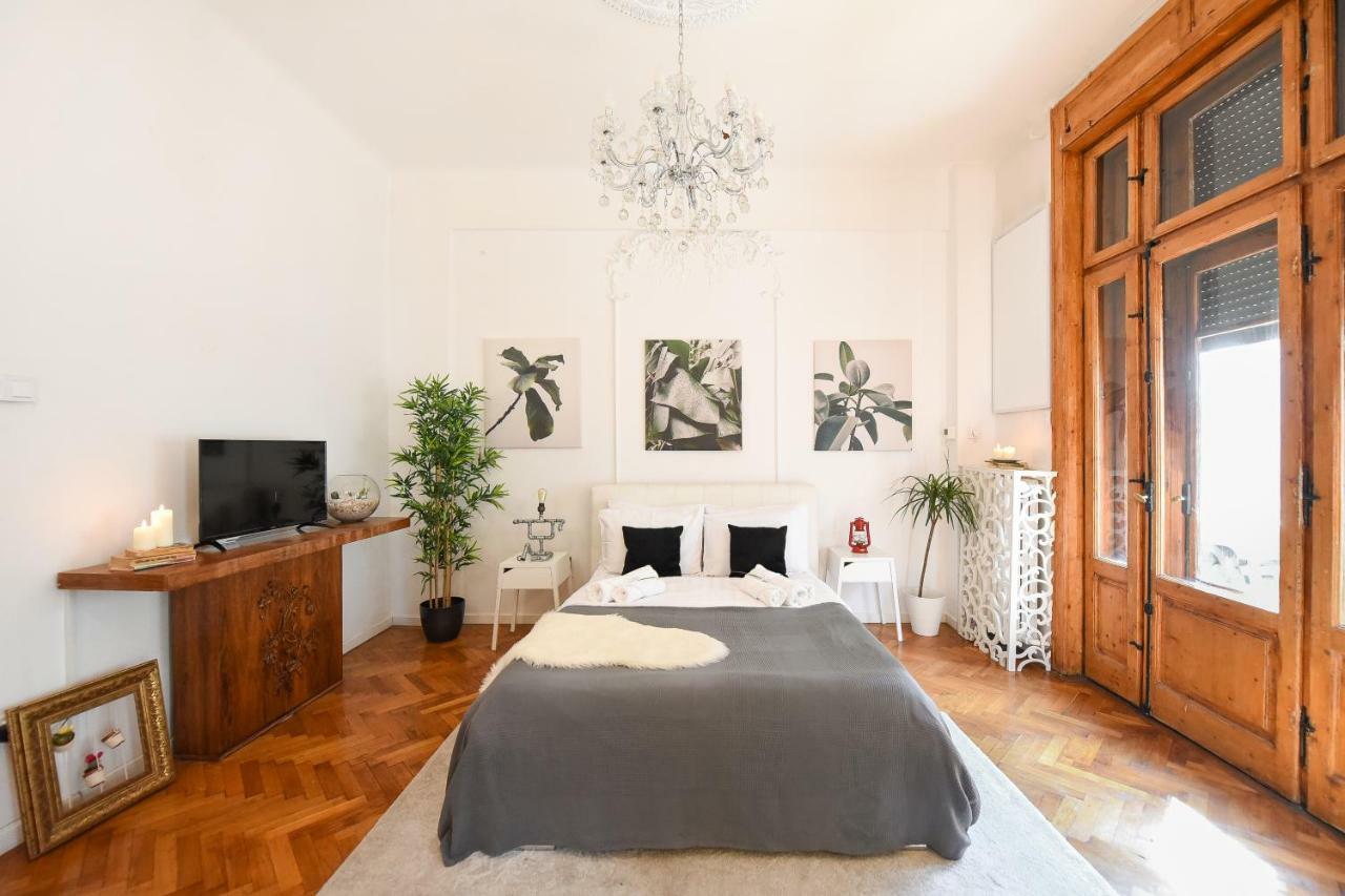 Love.Travel.Explore ♥️Apt W/ Balcony In Old Town Bucareste Exterior foto